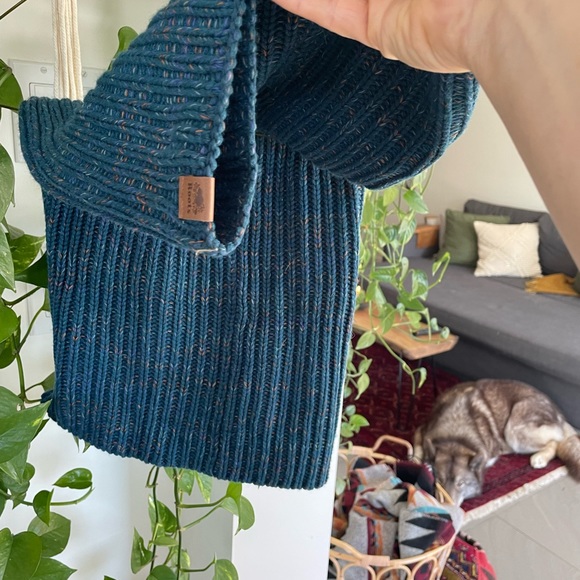 Brand New Never Worn Roots Infinite Scarf - Picture 3 of 4